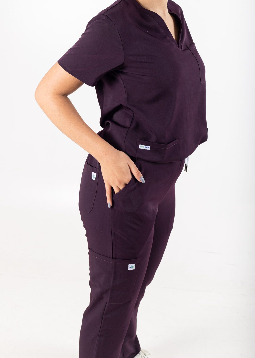 AUBERGINE SCRUBS - COL V AVEC DEMI MANCHE