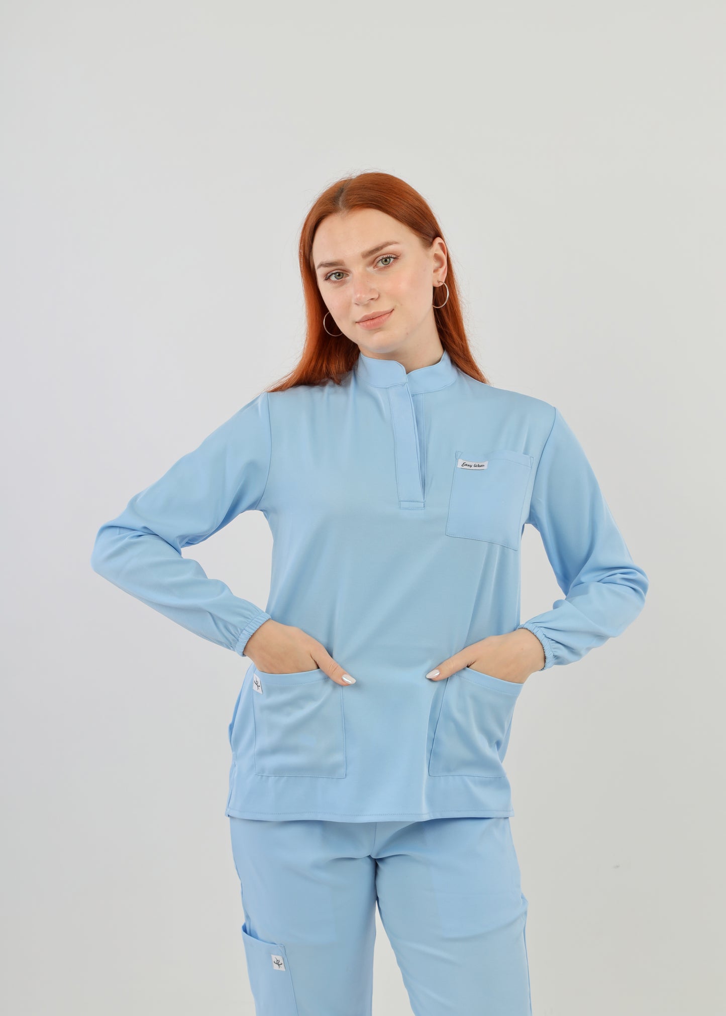 OKLAHOMA SCRUBS - COL OFFICIER AVEC MANCHE SKY BLUE